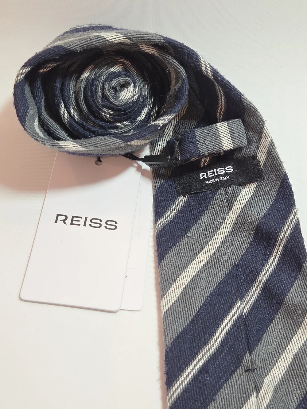 Reiss Mens Textured 100% Silk Navy, Gray and White Striped Silk Tie 3x57.5 NWT